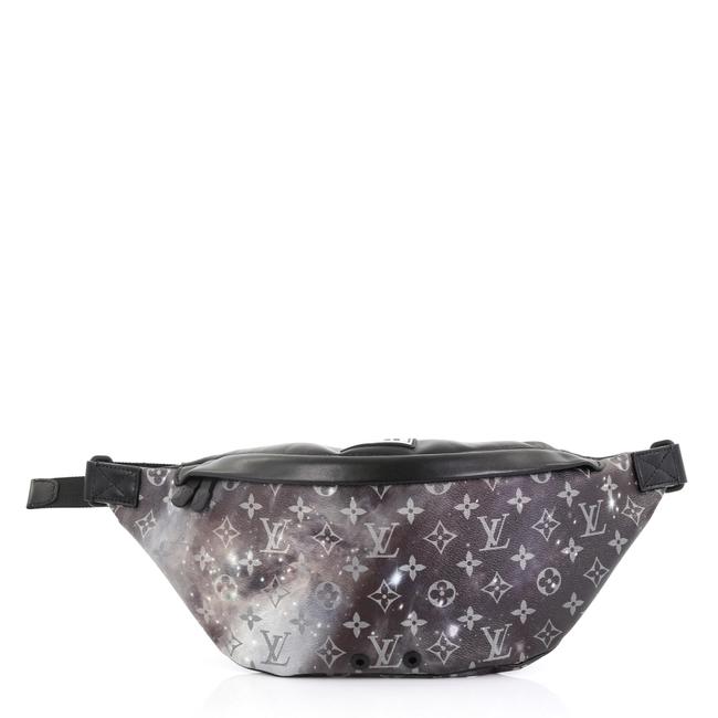 Louis Vuitton Black Monogram Galaxy Discovery Bumbag Cloth ref.951501 -  Joli Closet